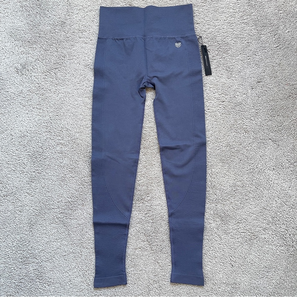 🆕 FOREVER21 active leggings